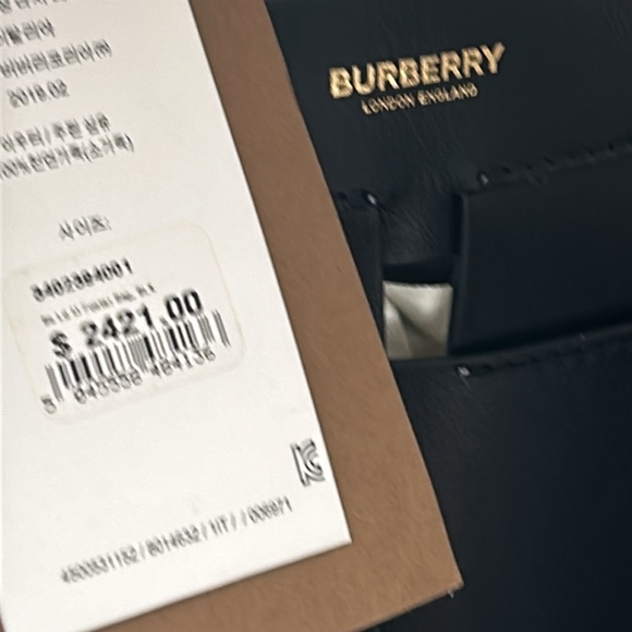 BURBERRY NWT TOTE/CROSSBODY - Picture 3 of 6